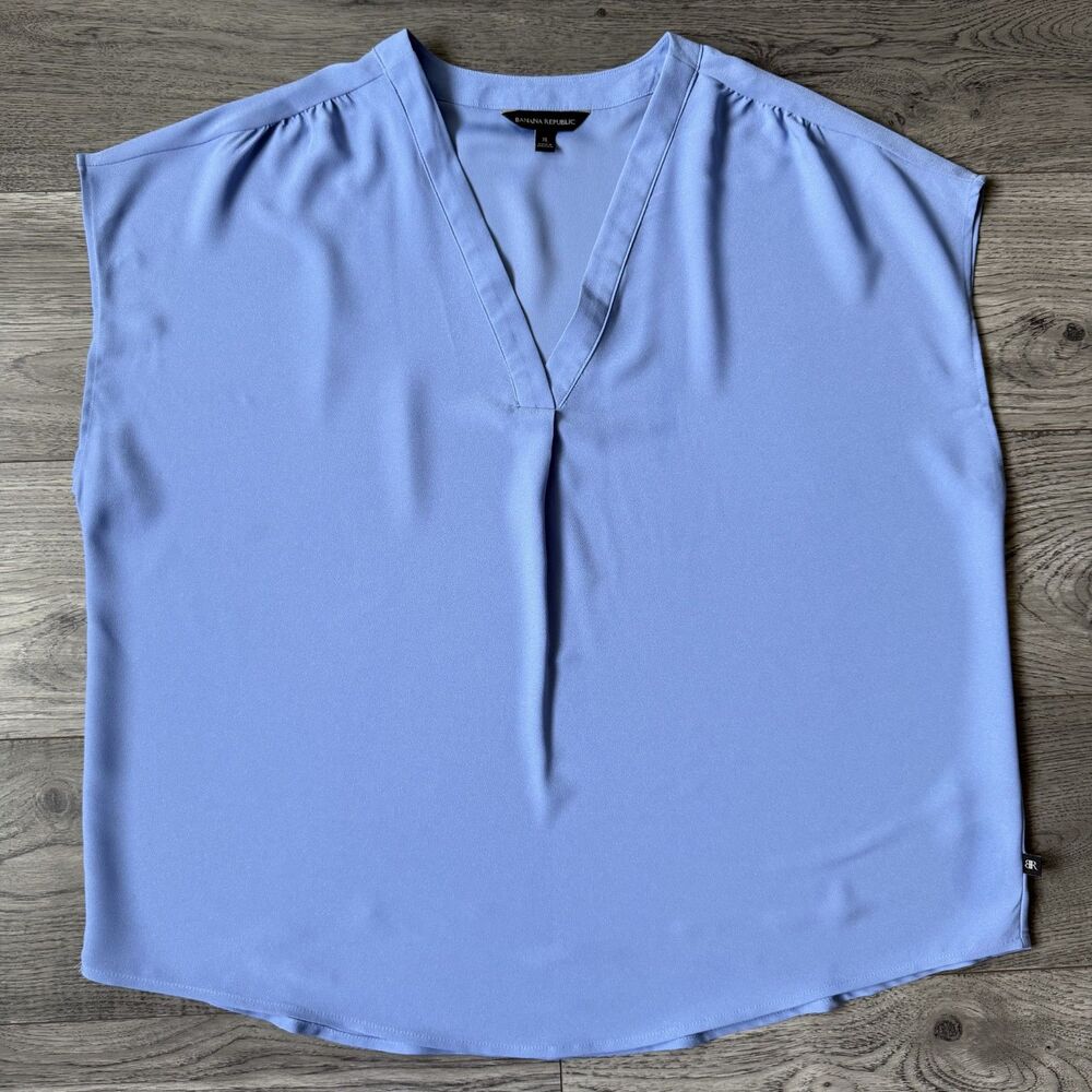 Banana Republic Cornflower Blue V-Neck Pleated Shell - Size XL
